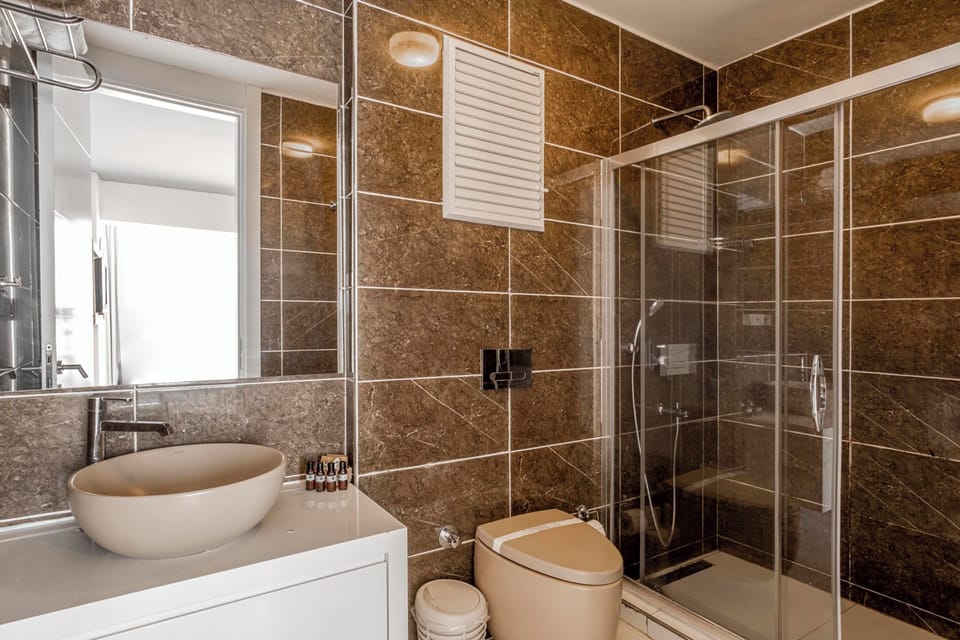 Shower, free toiletries, hair dryer, slippers