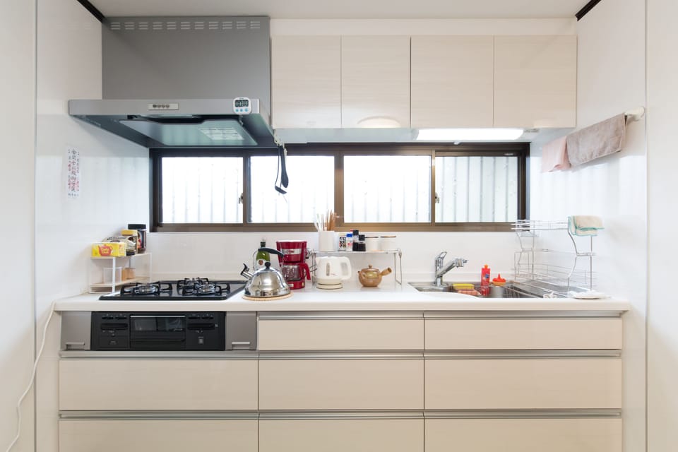 Family House, 4 Bedrooms, 2 Bathrooms | Private kitchenette | Fridge, microwave, stovetop, electric kettle