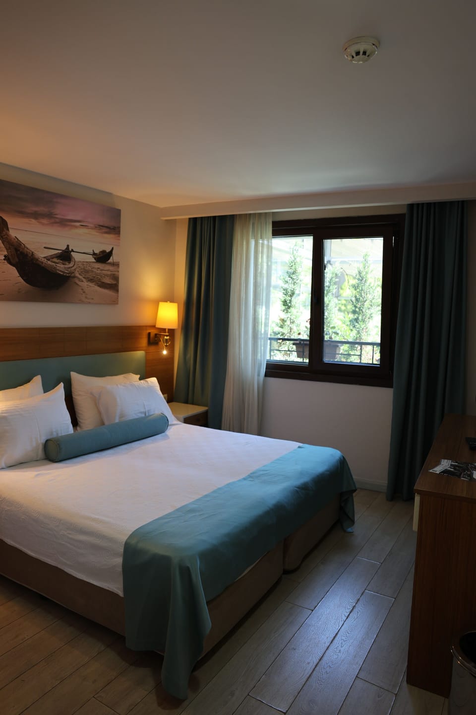Standard Double Room, Garden View | Minibar, in-room safe, soundproofing, iron/ironing board (on request)