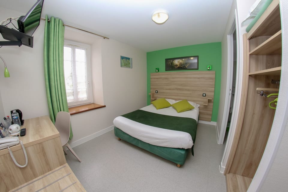 Double Room | Hypo-allergenic bedding, desk, blackout drapes, soundproofing