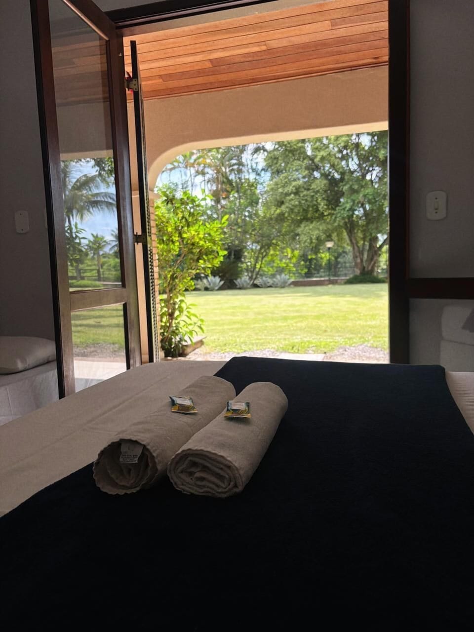Standard Triple Room | Minibar, bed sheets