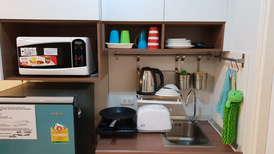 Family Room | Private kitchen | Fridge, microwave, dishwasher, electric kettle