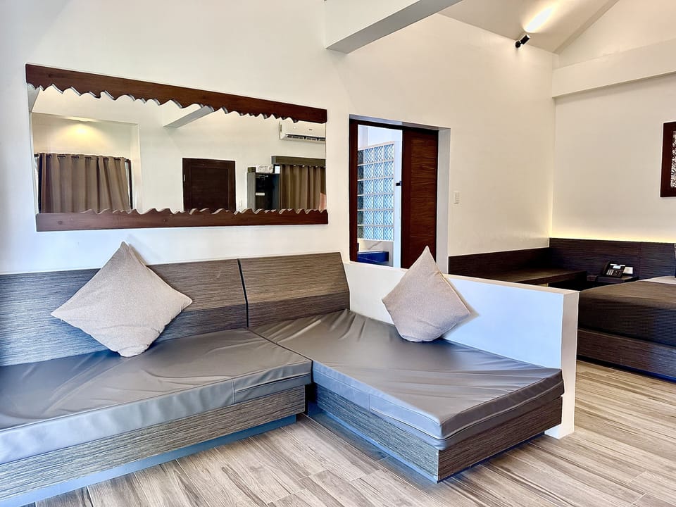 Premier Villa, 1 Bedroom, Pool Access, Garden View | Premium bedding, in-room safe, individually decorated