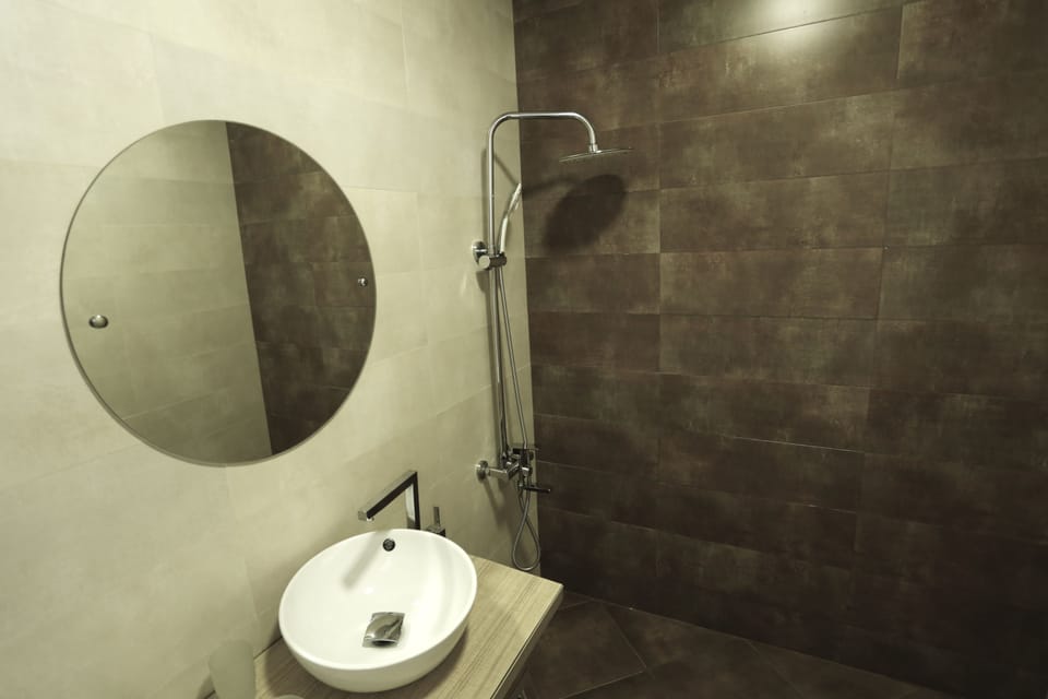Shower, free toiletries, hair dryer, bathrobes