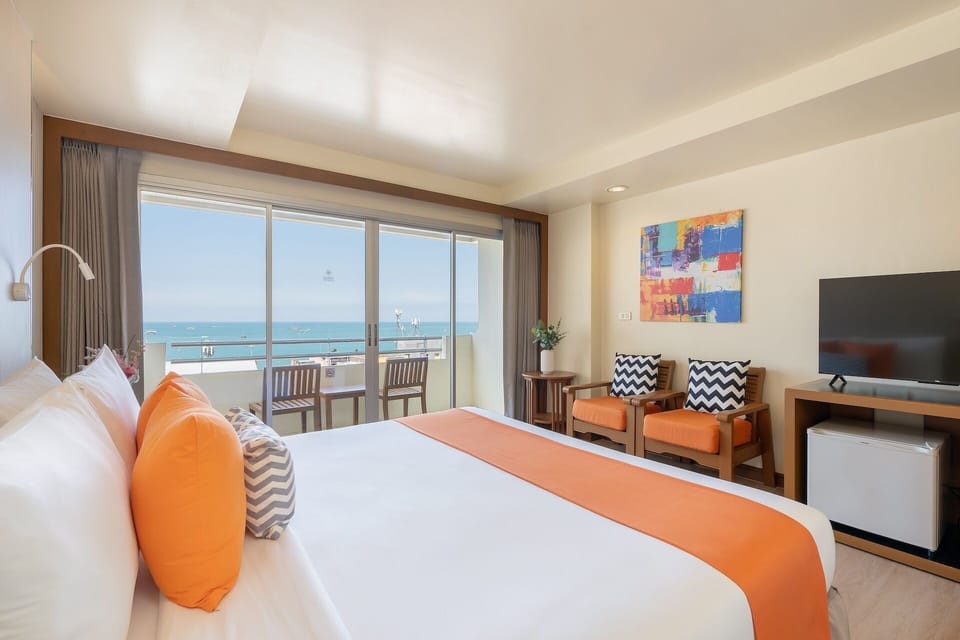 Seaview  | Pillowtop beds, minibar, in-room safe, blackout drapes