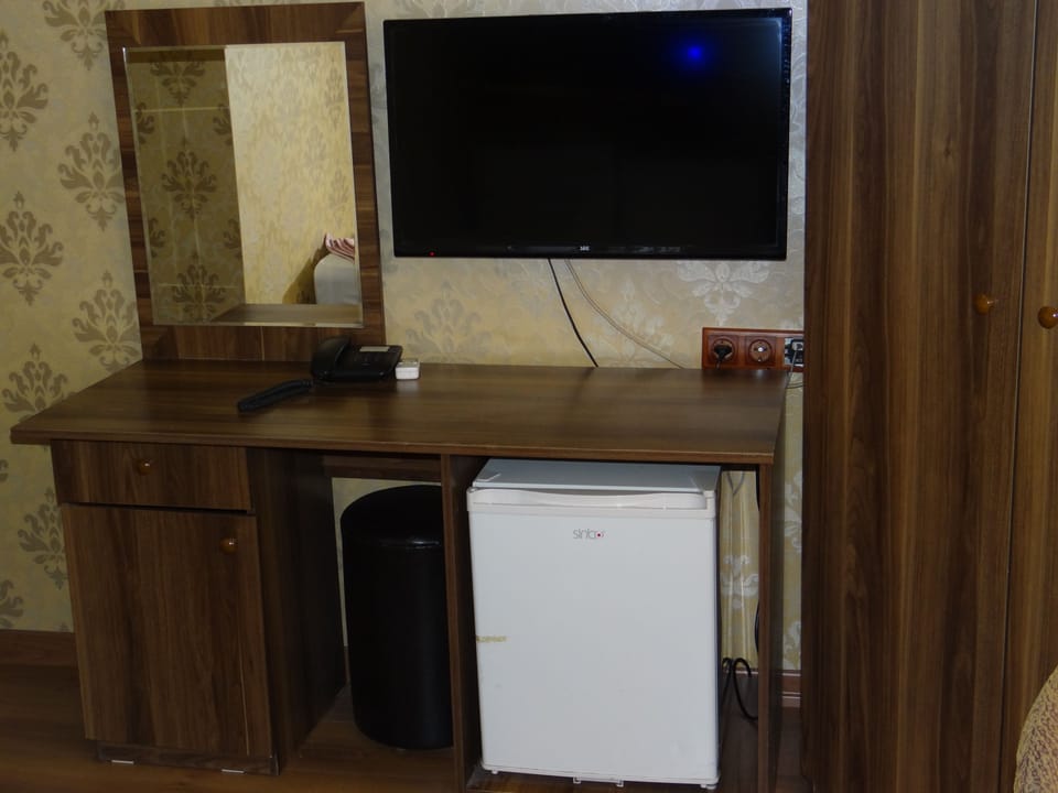 Premium bedding, minibar, desk, soundproofing