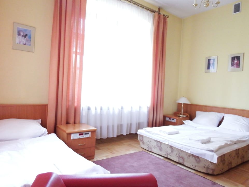 Standard Quadruple Room, Park View | Desk, soundproofing, free cribs/infant beds, free WiFi