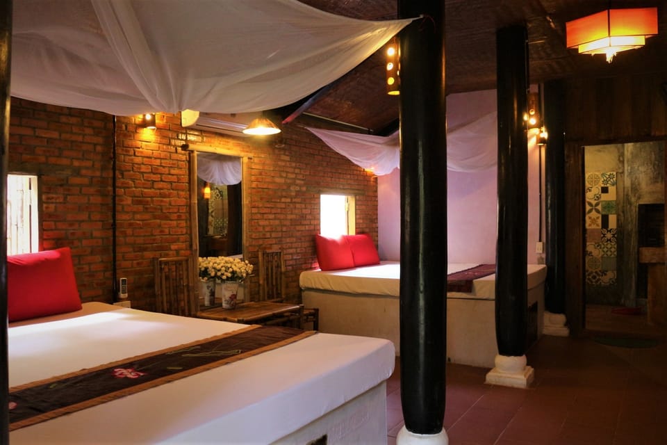Family Room | Desk, rollaway beds, free WiFi, bed sheets