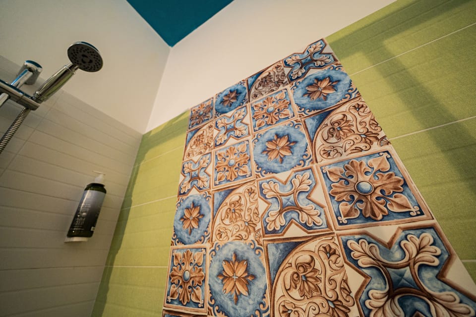Standard Double Room | Bathroom | Shower, free toiletries, hair dryer, bidet
