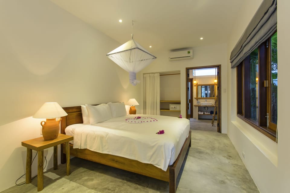Bungalow, 2 Bedrooms | Premium bedding, minibar, in-room safe, individually furnished
