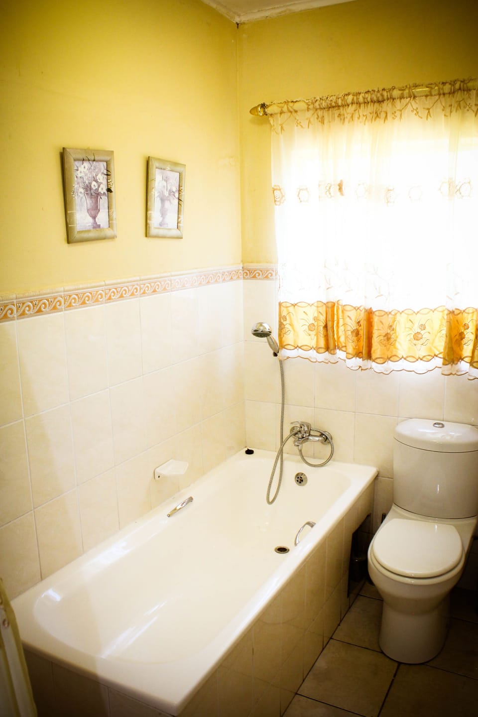 Standard Double Room | Bathroom shower