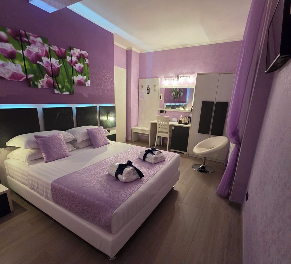 Deluxe Room | Premium bedding, minibar, in-room safe, desk