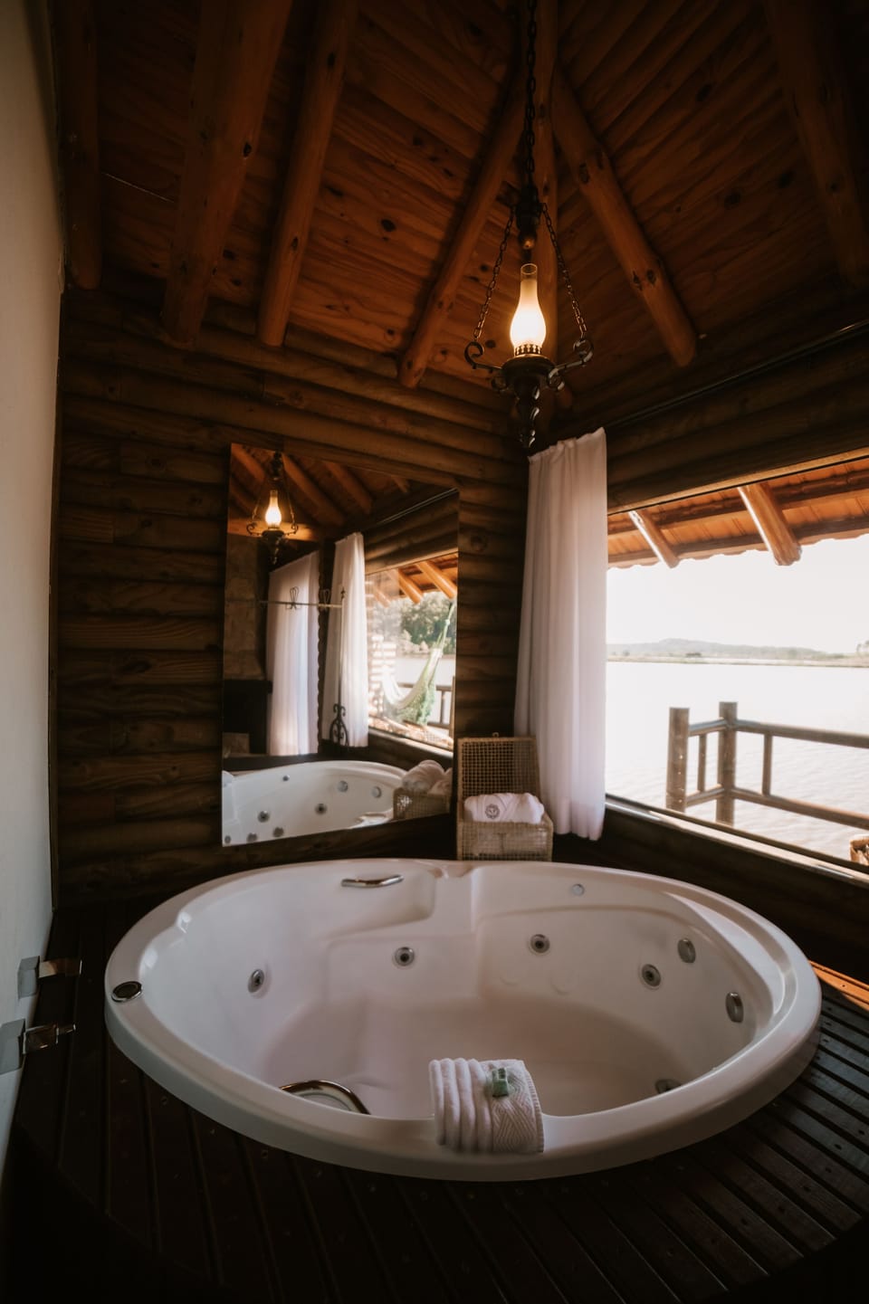 Bangalo em cima do Lago | Bathroom | Designer toiletries, hair dryer, towels