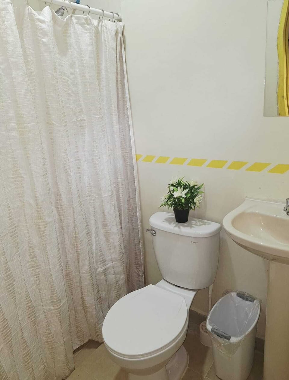 Room with shared bathroom | Bathroom | Shower, towels