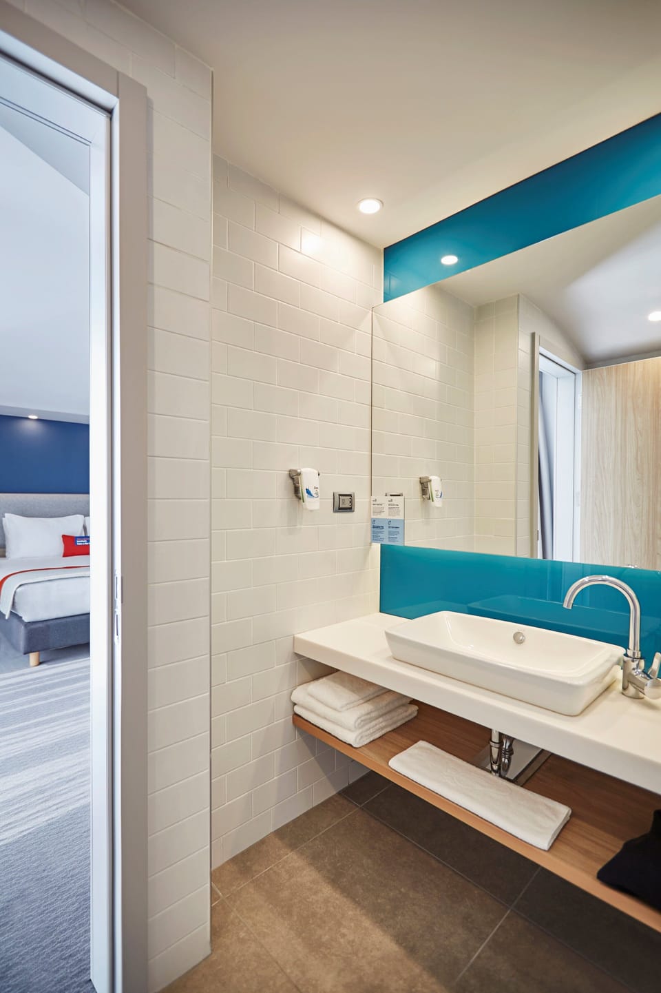 Standard Room, 1 Double Bed, Balcony (Free Breakfast) | Minibar, in-room safe, desk, blackout drapes