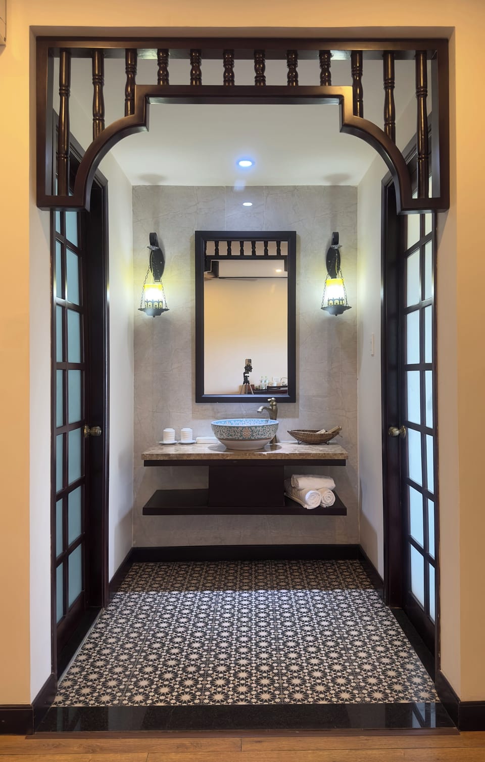 Suite, Balcony, River View | Bathroom sink