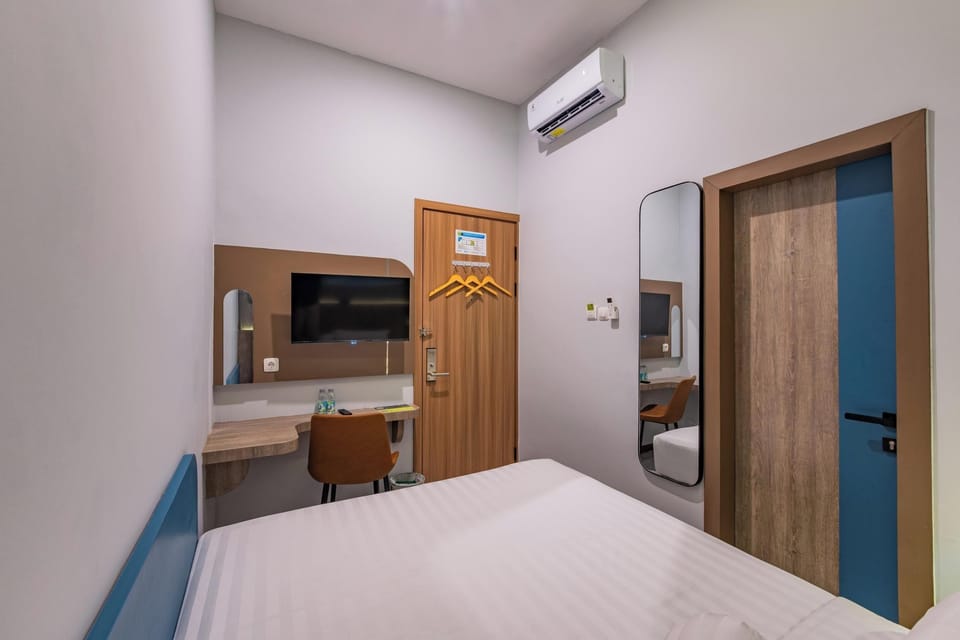 Standard Double Room | Premium bedding, WiFi (free)