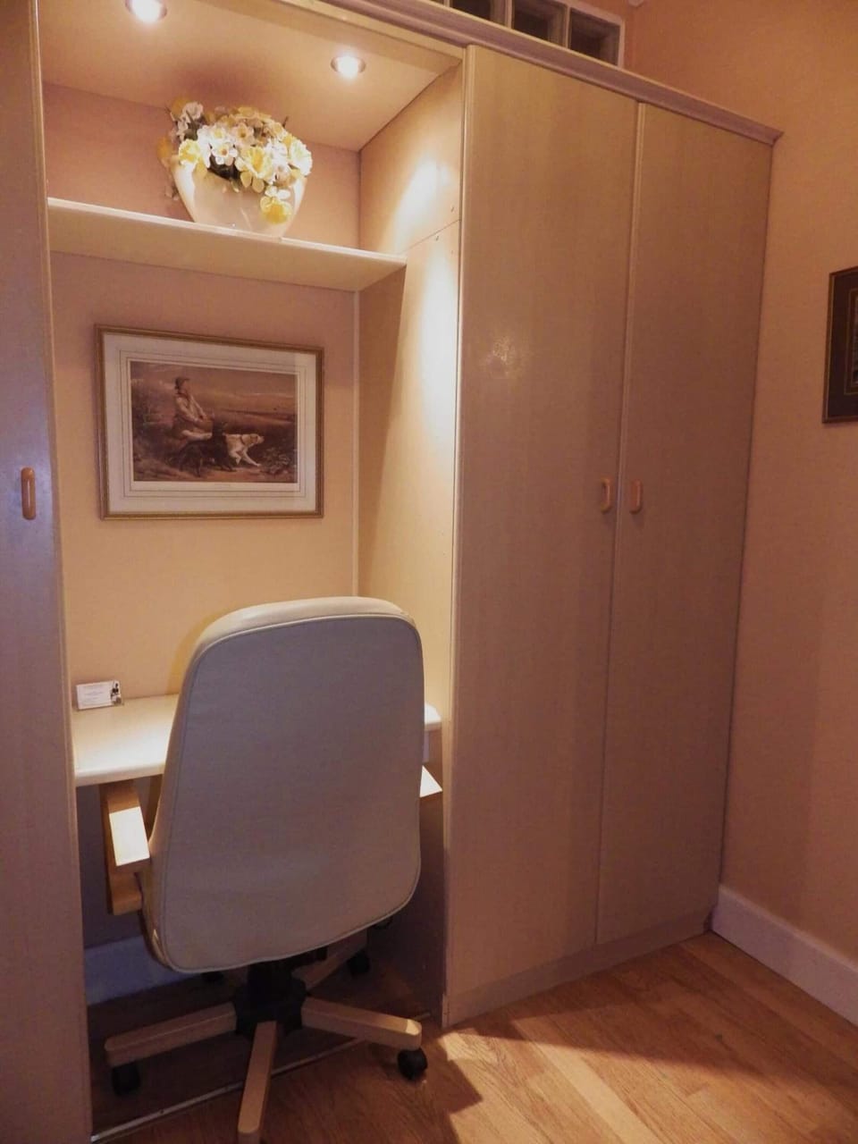 Premium bedding, desk, iron/ironing board, free WiFi