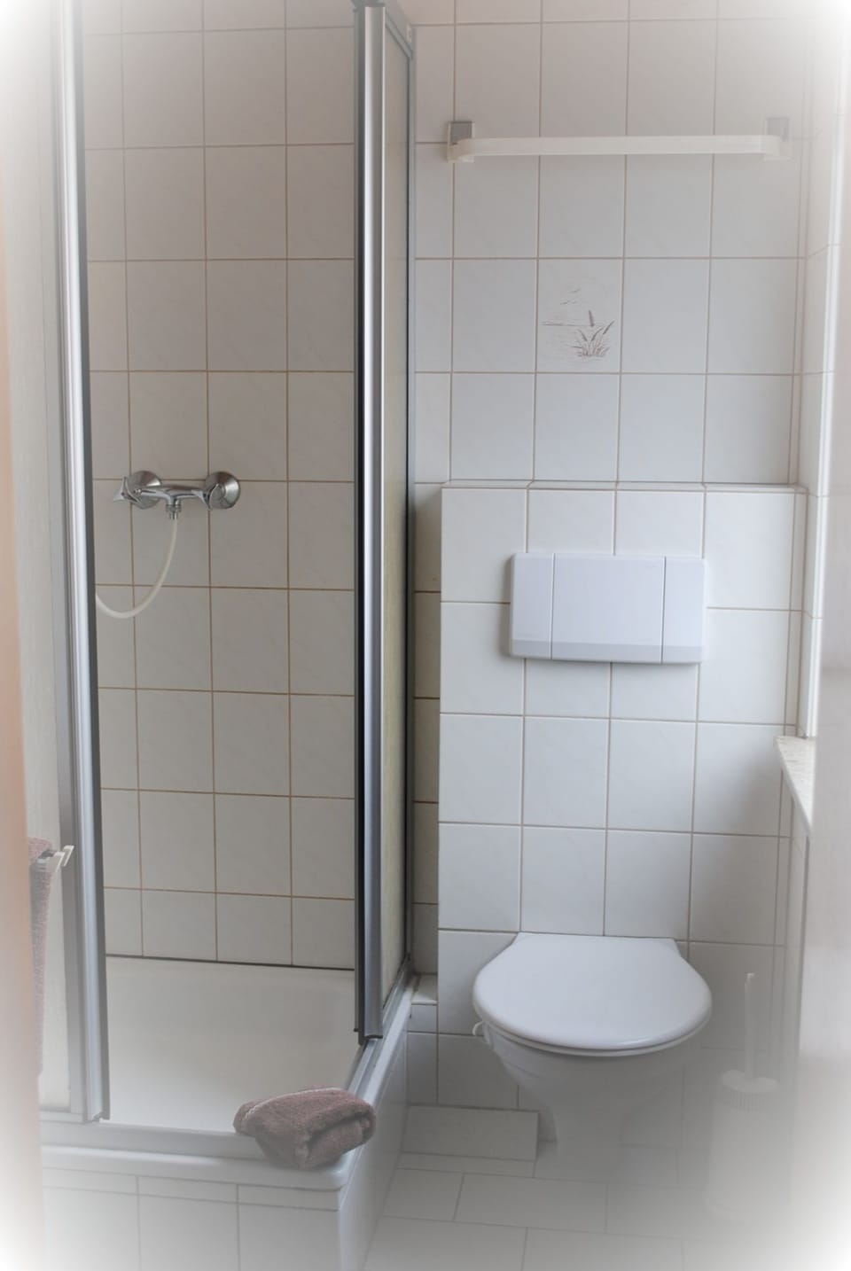 Shower, free toiletries, towels