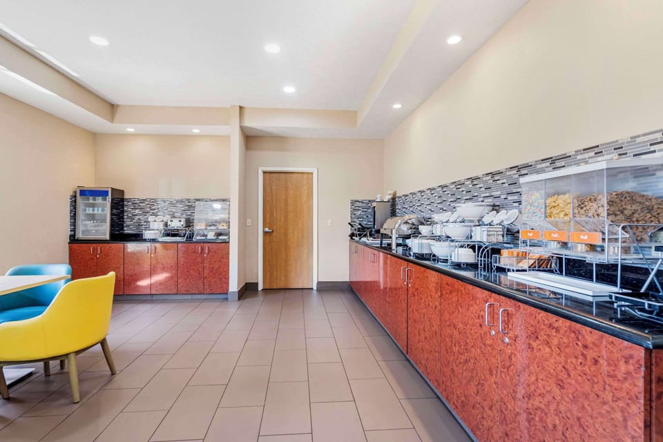 Free daily continental breakfast