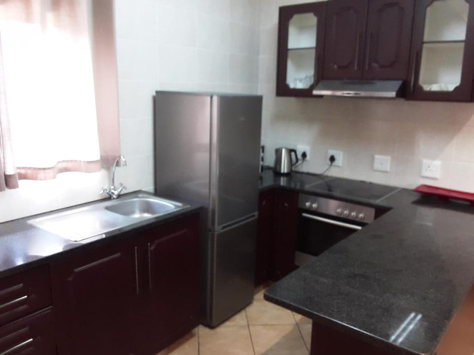 Fridge, coffee/tea maker, electric kettle