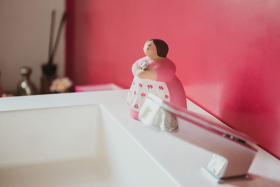 Comfort Apartment (3) | Bathroom | Shower, free toiletries, hair dryer, bathrobes
