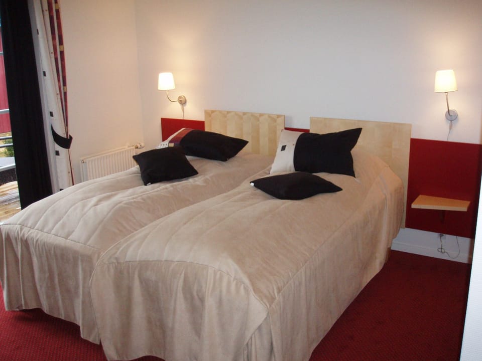 Double Room | Desk, cribs/infant beds, rollaway beds, free WiFi