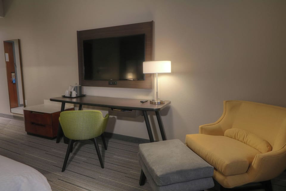 Room, 1 King Bed | Premium bedding, desk, iron/ironing board, free cribs/infant beds