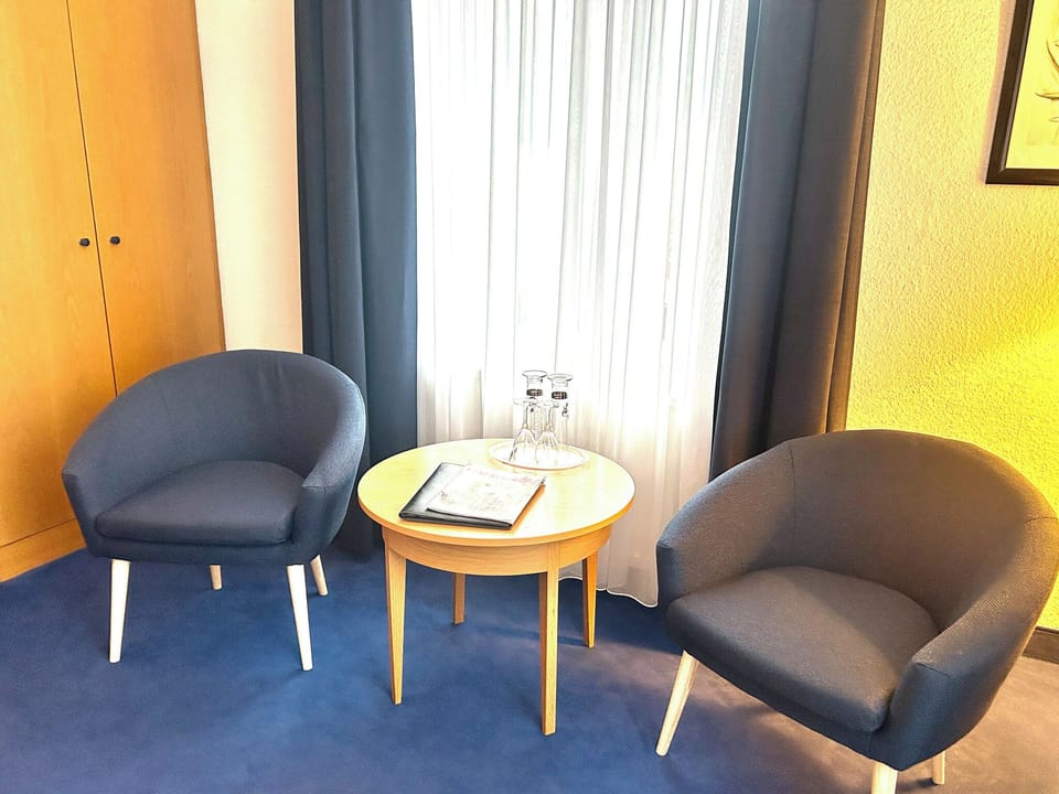 Minibar, in-room safe, individually decorated, individually furnished