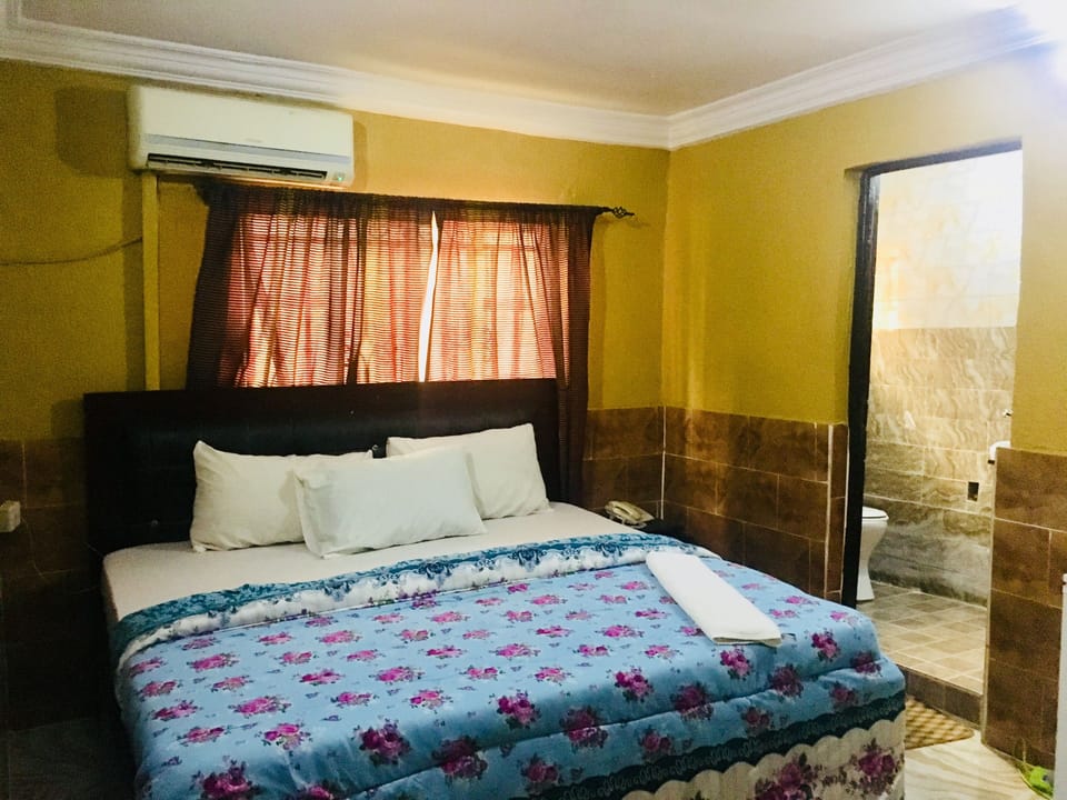 Presidential Room | 1 bedroom, in-room safe, desk, laptop workspace
