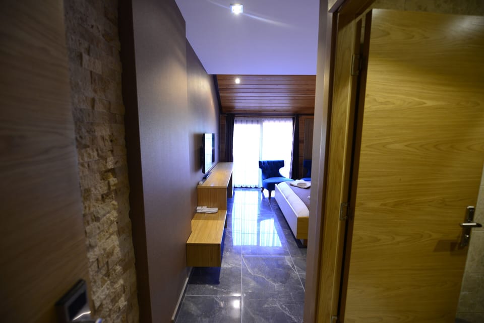 Standard Room | Minibar, desk, soundproofing, iron/ironing board
