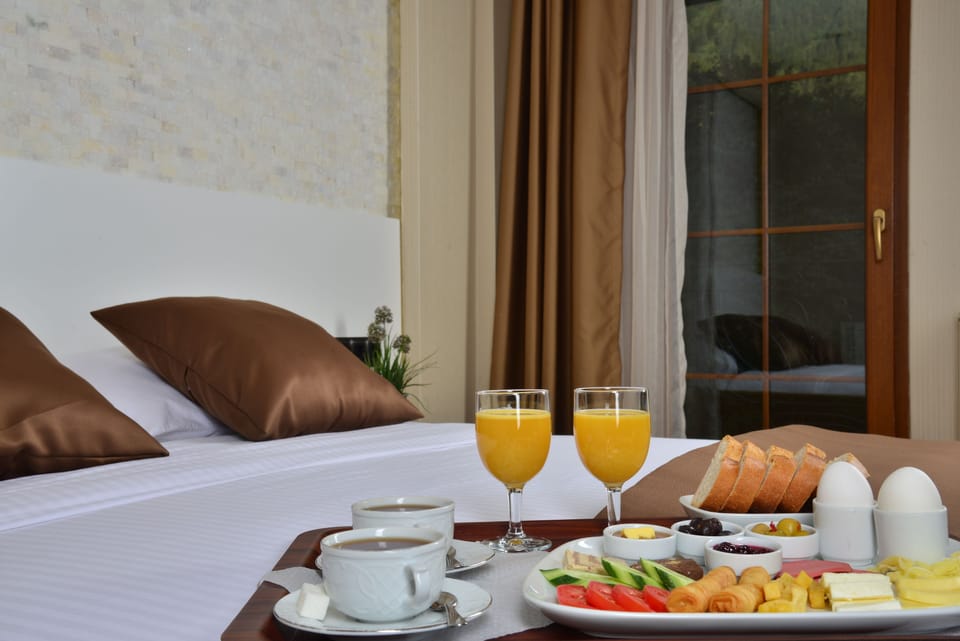 Standard Triple Room | Coffee and/or coffee maker