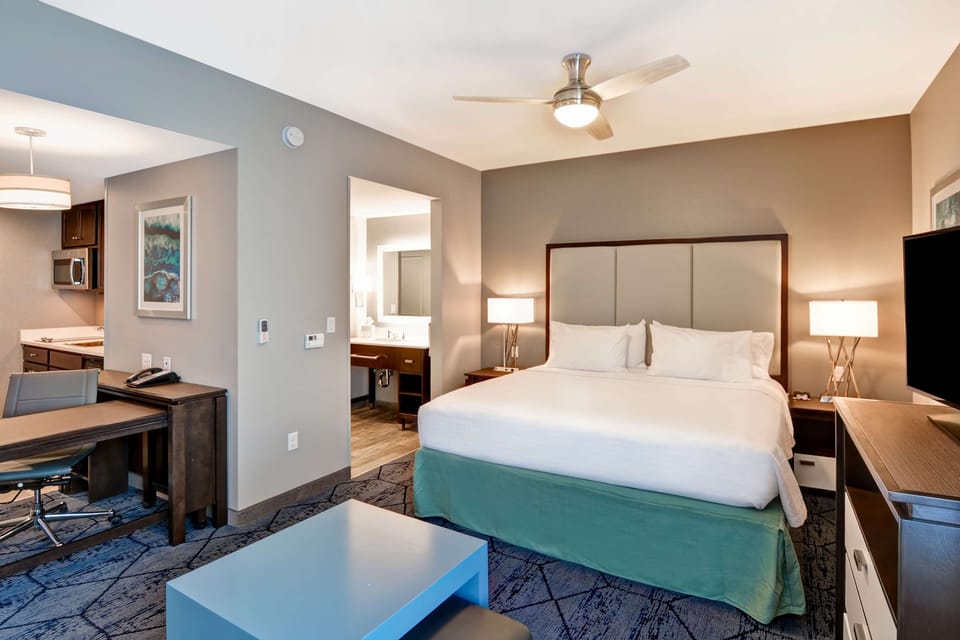 Premium bedding, in-room safe, desk, laptop workspace