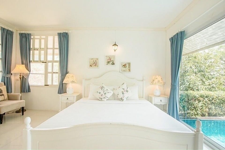 Pool Villa | Desk, WiFi (free), bed sheets