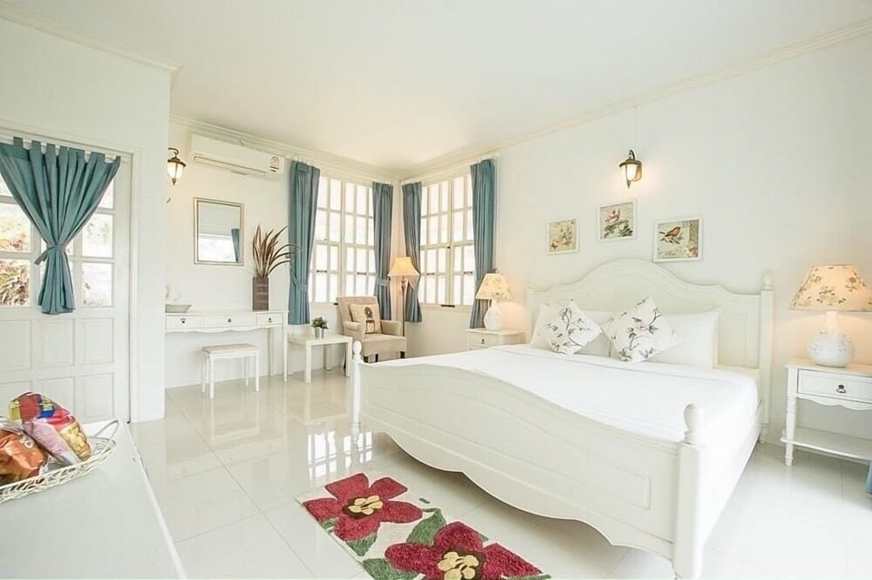 Pool Villa | Desk, WiFi (free), bed sheets