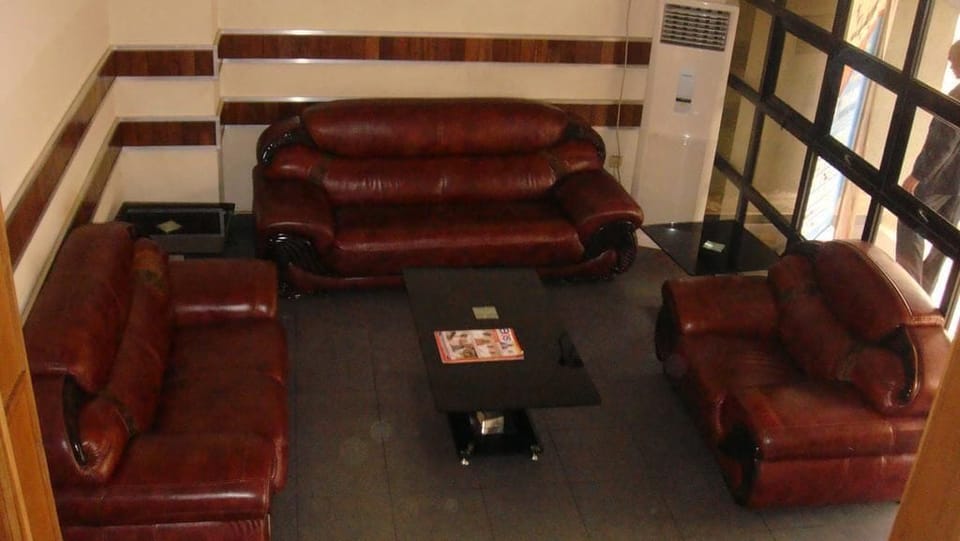 Business Room | In-room safe, desk, free WiFi, bed sheets