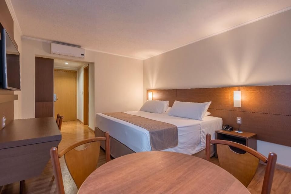 Executive Double Room, 1 King Bed, Private Bathroom, City View | Minibar, desk, blackout drapes, soundproofing