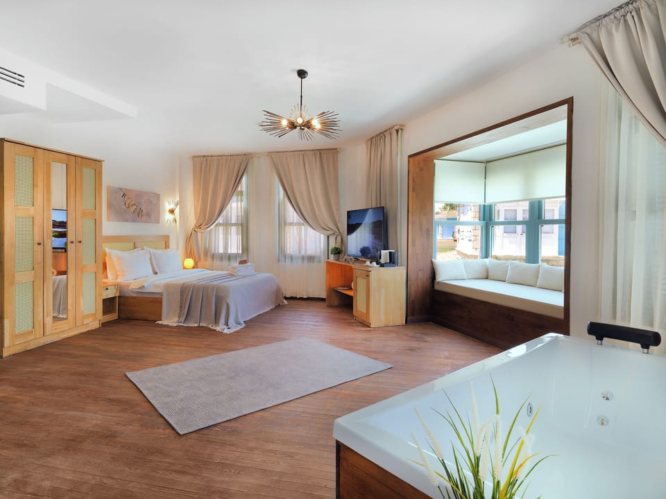 Luxury Room, 1 Bedroom (Bay Window) | Frette Italian sheets, premium bedding, minibar, in-room safe