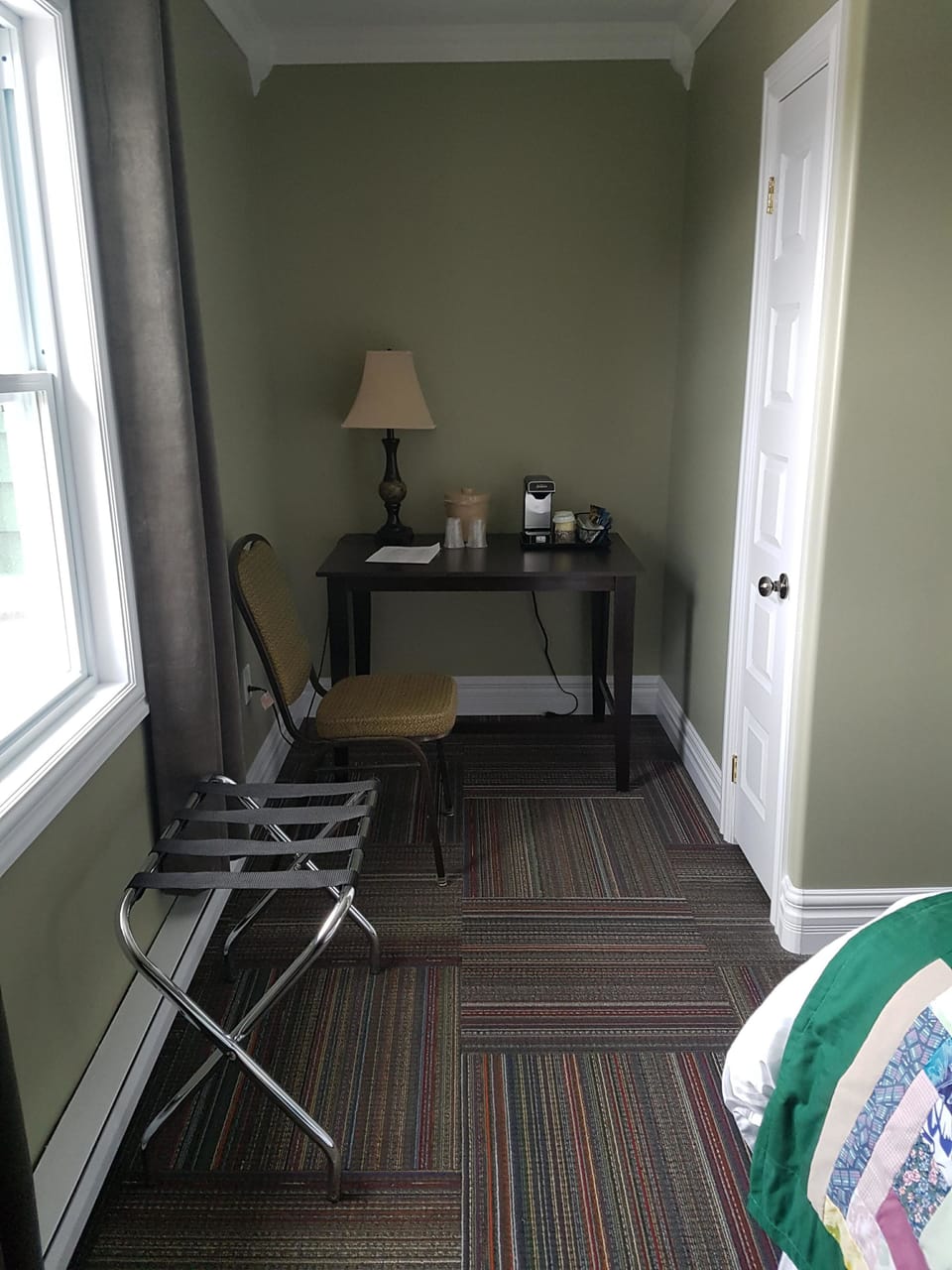 Room, 1 Queen Bed | Memory foam beds, desk, blackout drapes, iron/ironing board