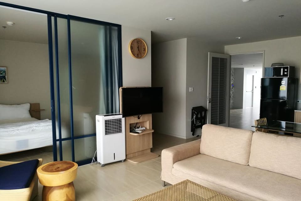 2 Bedroom Condominium | Living room | 32-inch flat-screen TV with cable channels, LCD TV