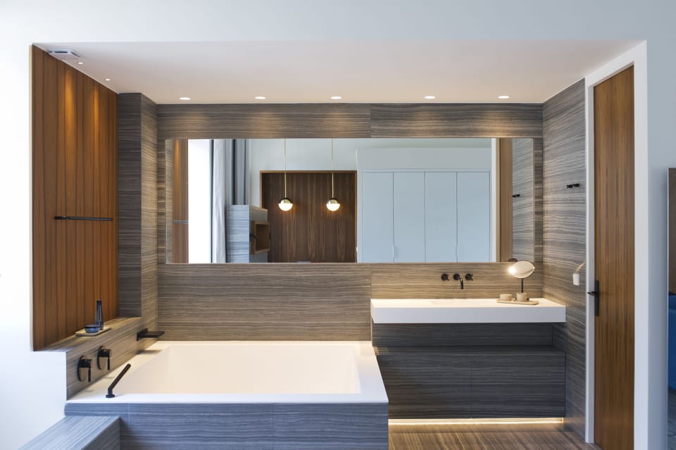 Master Suit Port view | Bathroom | Free toiletries, hair dryer, towels