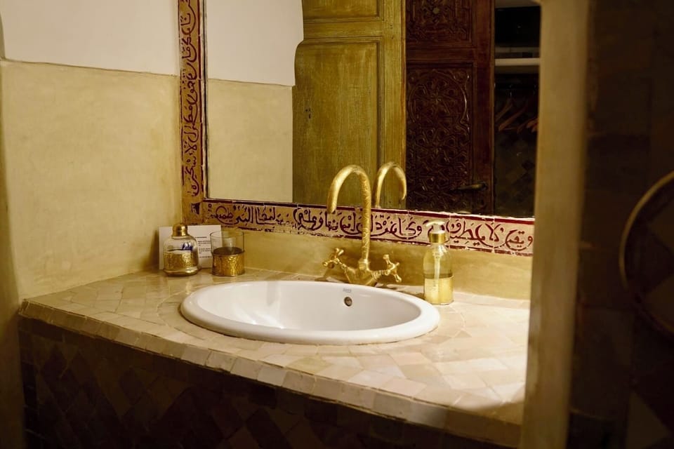 Deluxe Double or Twin Room (Anis étoilé) | Bathroom | Free toiletries, hair dryer, towels
