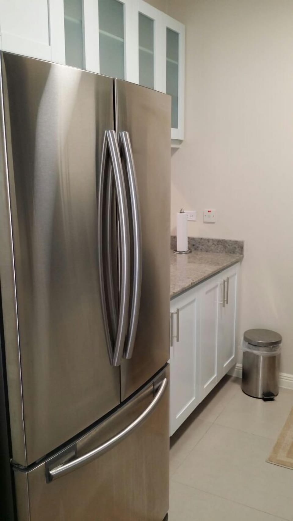 Room, 1 Queen Bed | Private kitchen | Full-size fridge, microwave, oven, stovetop