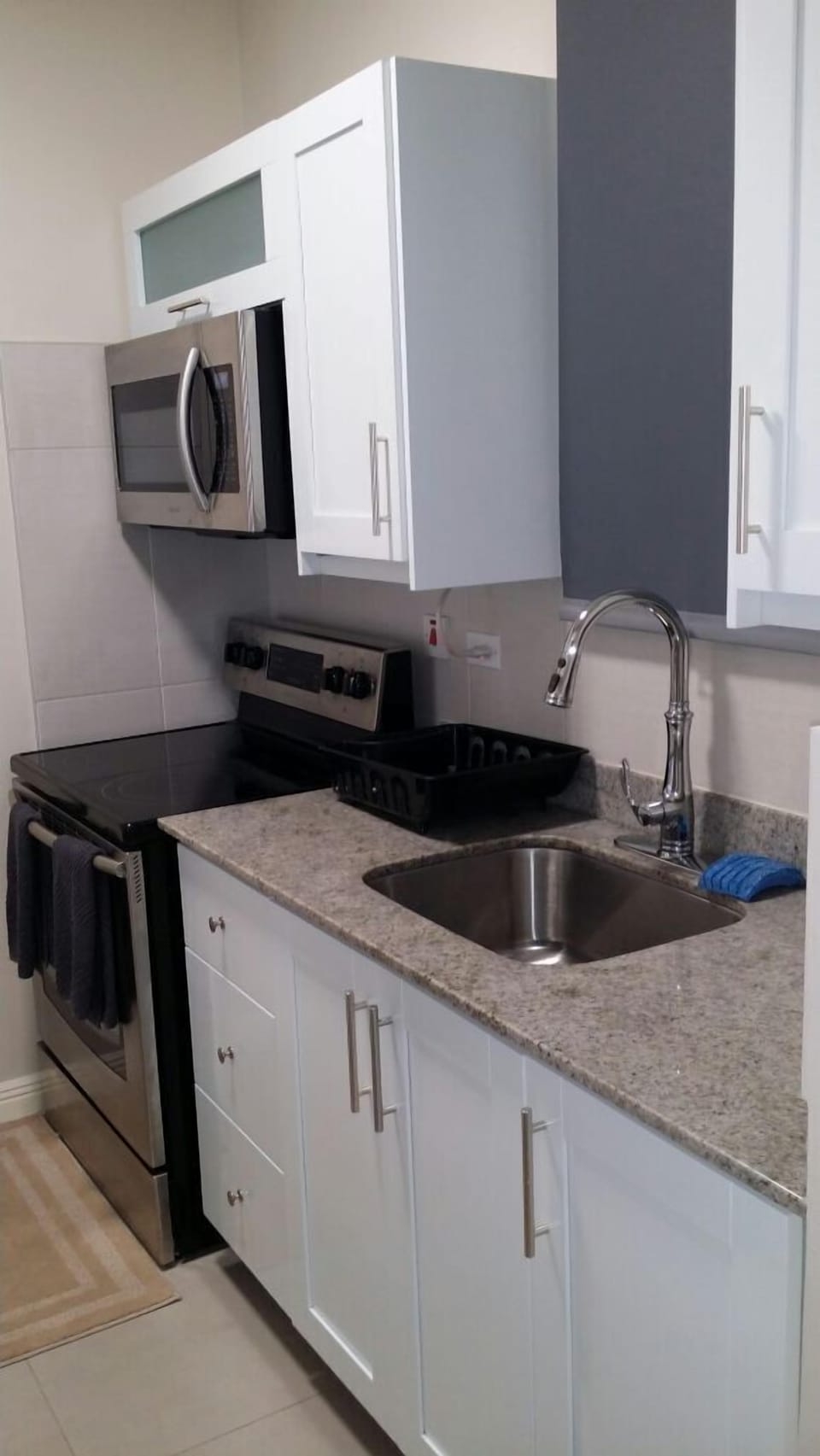Room, 1 Queen Bed | Private kitchen | Full-size fridge, microwave, oven, stovetop