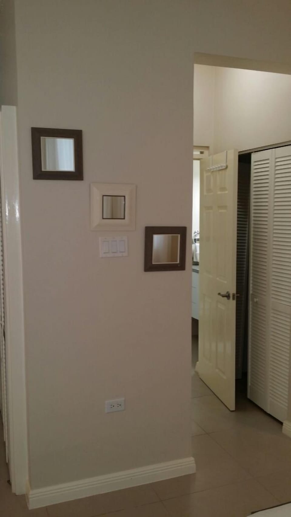 Room, 1 Queen Bed | Living area | 50-inch flat-screen TV with cable channels, TV, DVD player