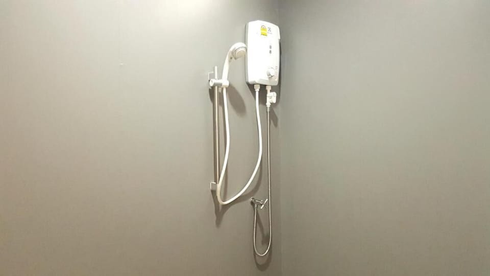 Shower, free toiletries, towels