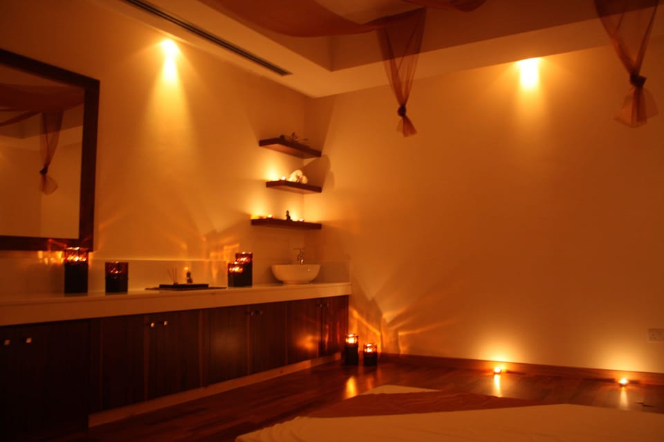 Sauna, hot tub, Turkish bath, body treatments, facials