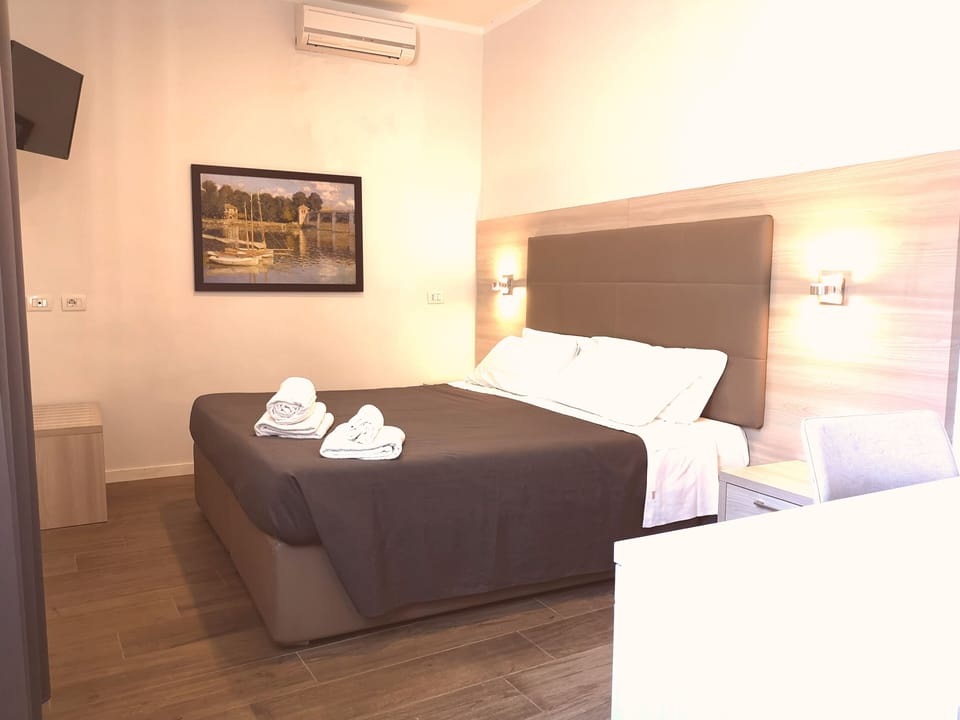 Double Room | Desk, laptop workspace, soundproofing, free WiFi
