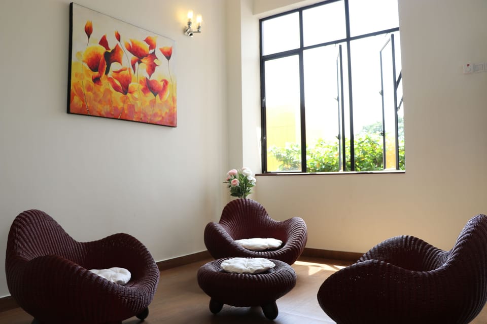 Lobby lounge