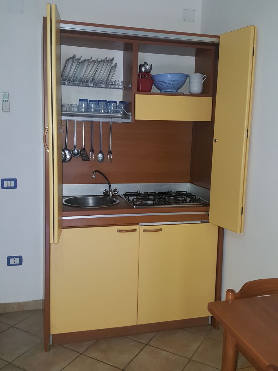 Basic Quadruple Room | Private kitchenette | Fridge, stovetop, cookware/dishes/utensils